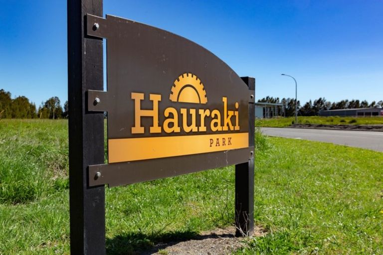 Photo of property in 17 Hauraki Road, Hauraki, Auckland, 0622