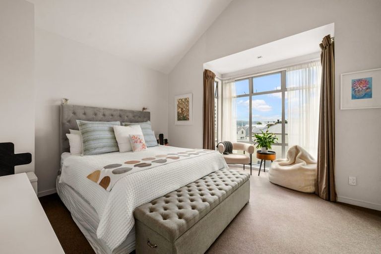 Photo of property in 10 Fallowfield Avenue, Mount Victoria, Wellington, 6011