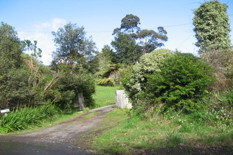 Photo of property in 611 Huia Road, Parau, Auckland, 0604