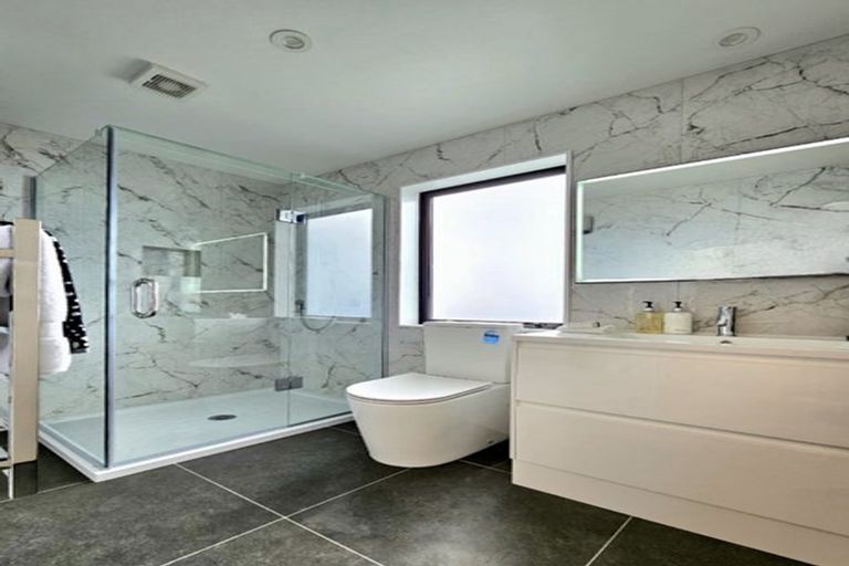 Photo of property in 37e West Harbour Drive, West Harbour, Auckland, 0618