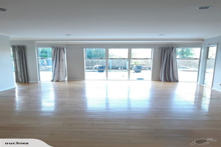 Photo of property in 18 Mountain Road, Henderson Valley, Auckland, 0612