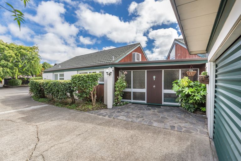 Photo of property in 22 Tuirau Place, Ilam, Christchurch, 8041