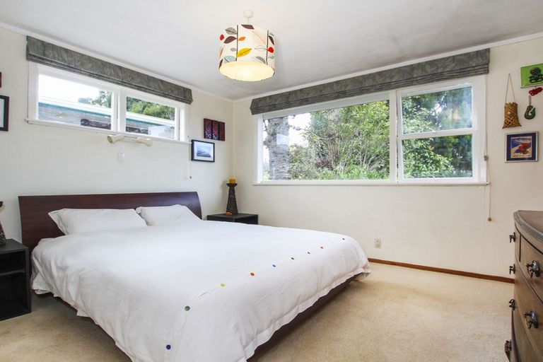 Photo of property in 30 Rimutaka Place, Titirangi, Auckland, 0604