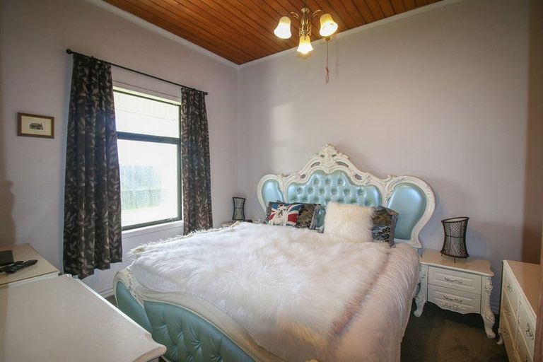 Photo of property in 6 Ocean Beach Road, Bluff, 9814