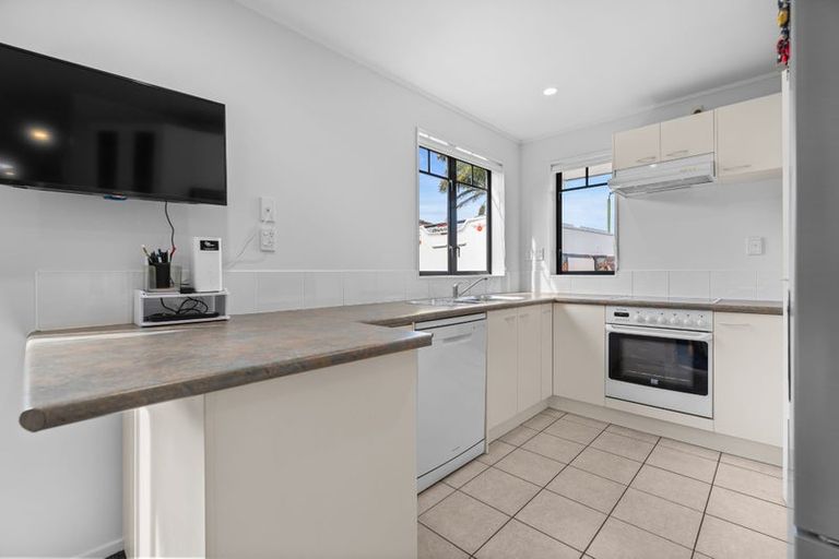 Photo of property in 108 Lakeside Drive, Orewa, 0931