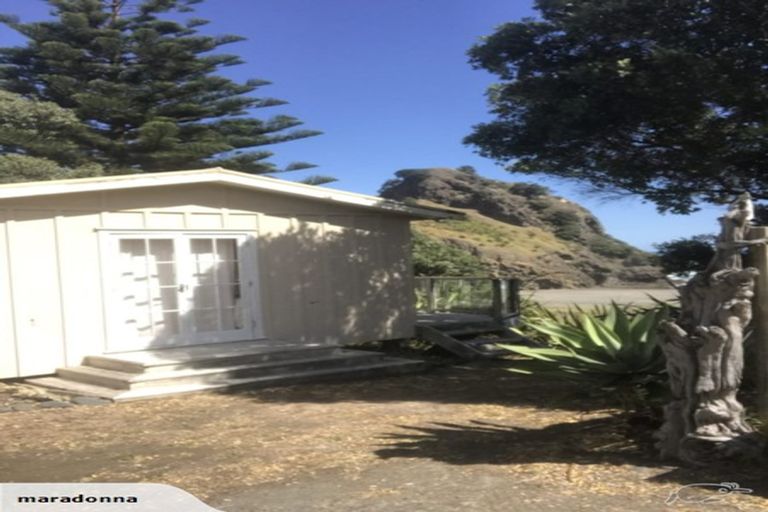 Photo of property in 30 Garden Road, Piha, New Lynn, 0772