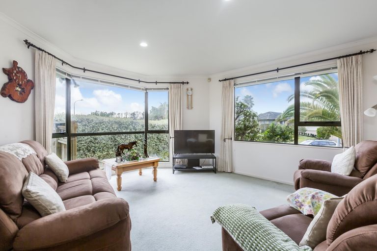 Photo of property in 69 Lothian Brae, Wattle Downs, Auckland, 2103