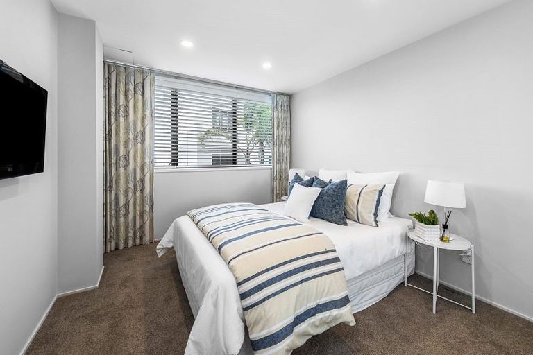 Photo of property in 2d/175 Hurstmere Road, Takapuna, Auckland, 0622