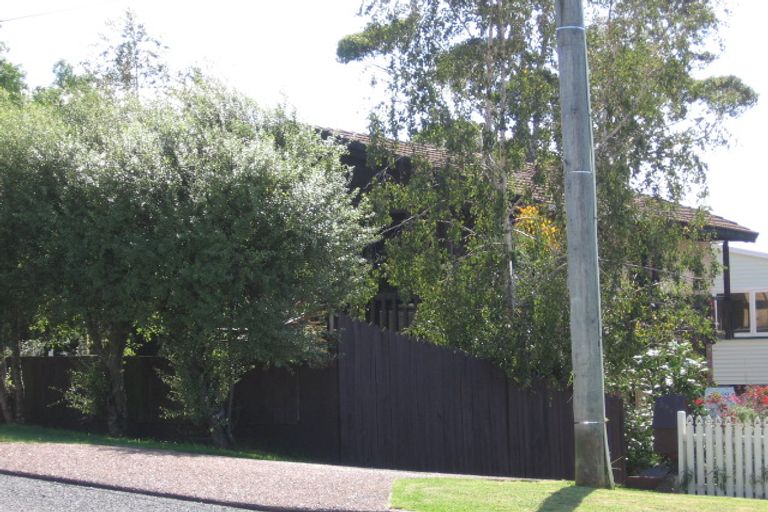 Photo of property in 2/99 Matipo Road, Mairangi Bay, Auckland, 0630