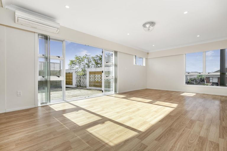 Photo of property in 4 Lincoln Road, Manurewa East, Auckland, 2102