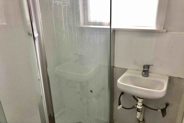 Photo of property in 4 Fernhaven Place, Massey, Auckland, 0614