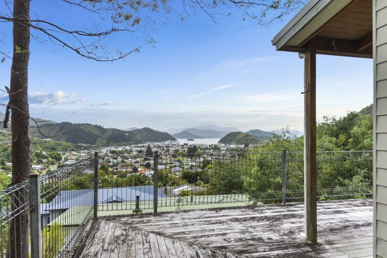 Photo of property in 87 Kent Street, Picton, 7220