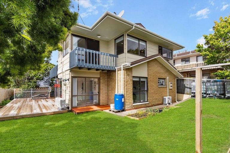Photo of property in 2/30 Redoubt Road, Goodwood Heights, Auckland, 2105