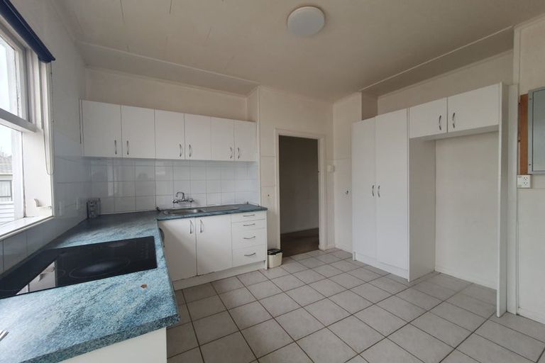 Photo of property in 2 Wattle Street, New Lynn, Auckland, 0600