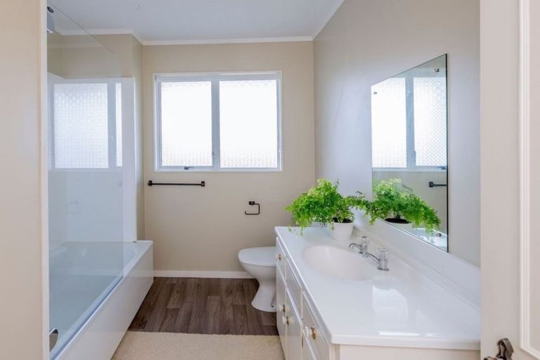 Photo of property in 90 Rimu Street, Waikanae, 5036