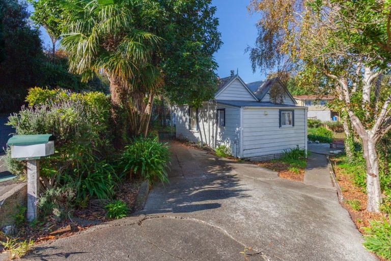 Photo of property in 1 Harvey Road, Bluff Hill, Napier, 4110