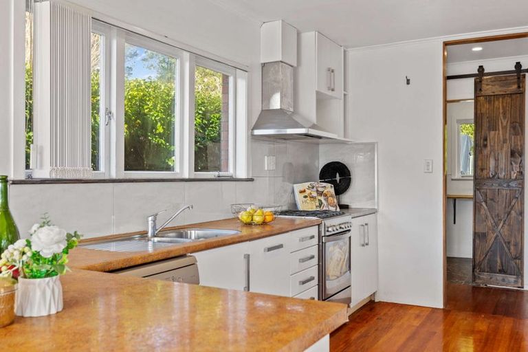 Photo of property in 27 Lawrence Crescent, Hillpark, Auckland, 2102