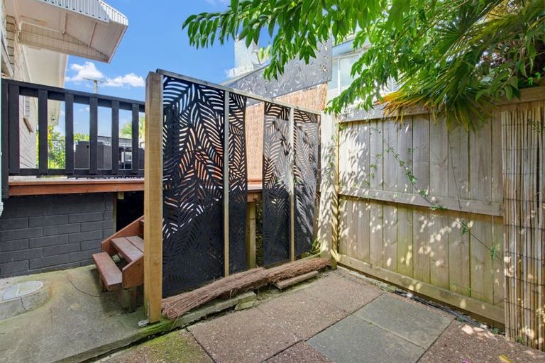 Photo of property in 1 Pleasant Road, Glen Eden, Auckland, 0602