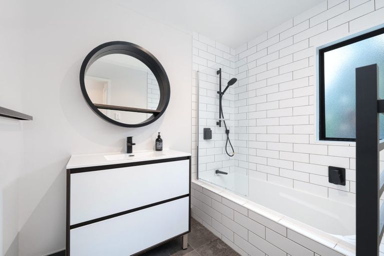 Photo of property in 9 West Harbour Drive, West Harbour, Auckland, 0618