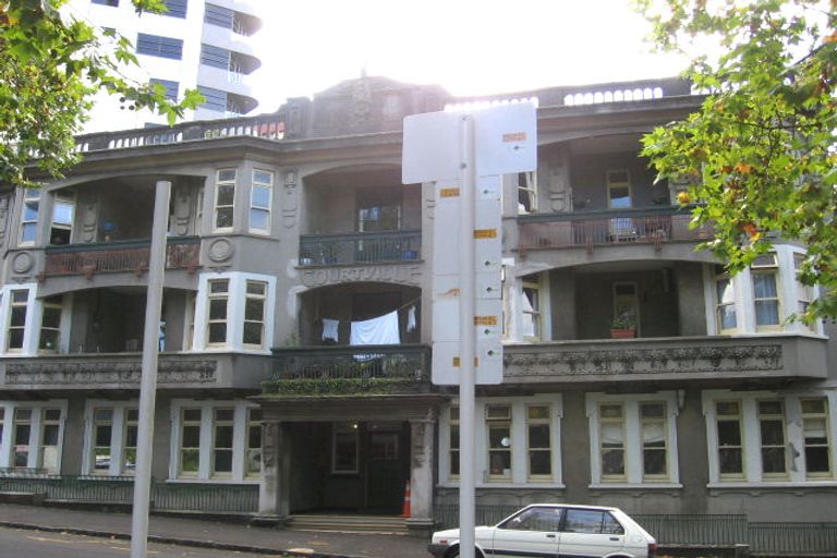 Photo of property in Courtville Apartments, 7/9 Parliament Street, Auckland Central, Auckland, 1010
