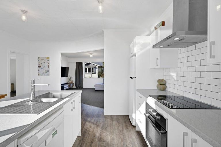 Photo of property in 2 Orlando Street, Stratford, 4332
