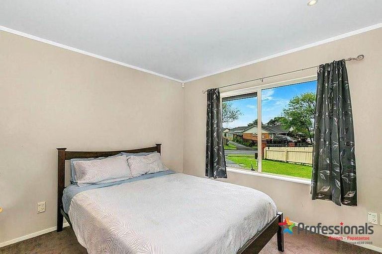 Photo of property in 3 Bernina Place, Weymouth, Auckland, 2103