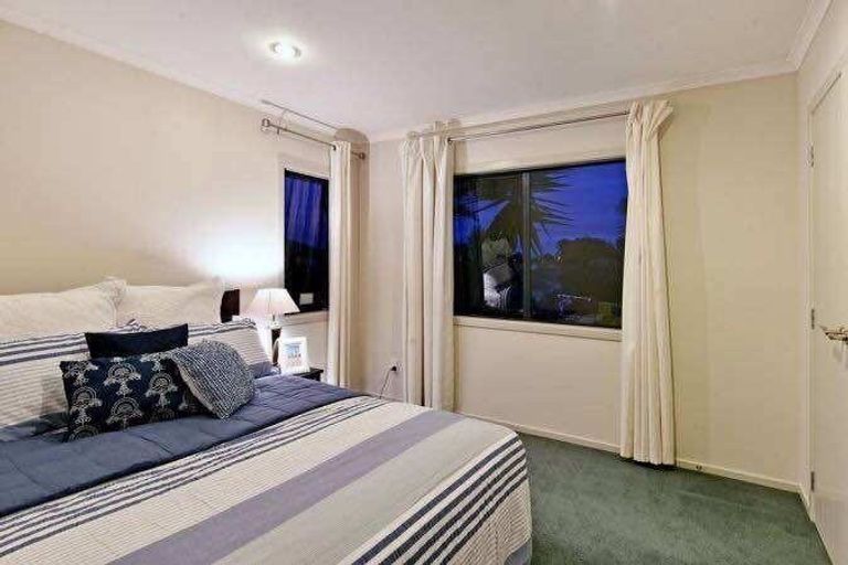 Photo of property in 5 Hornbill Drive, Fairview Heights, Auckland, 0632