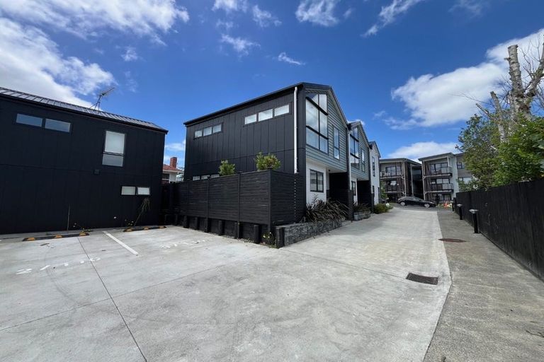 Photo of property in 2/110 Kervil Avenue, Te Atatu Peninsula, Auckland, 0610