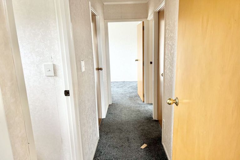 Photo of property in 21 Tudor Road, Henderson, Auckland, 0610