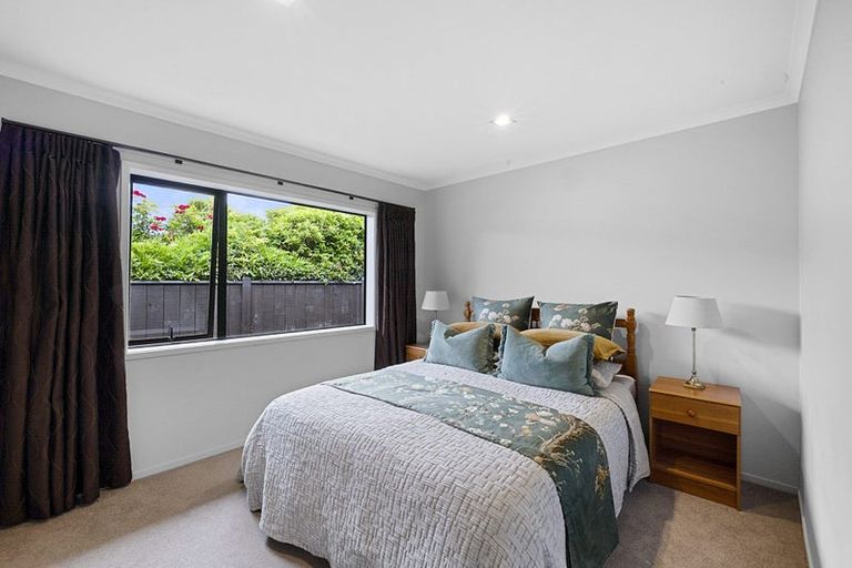 Photo of property in 11b Montrose Place, Highlands Park, New Plymouth, 4312