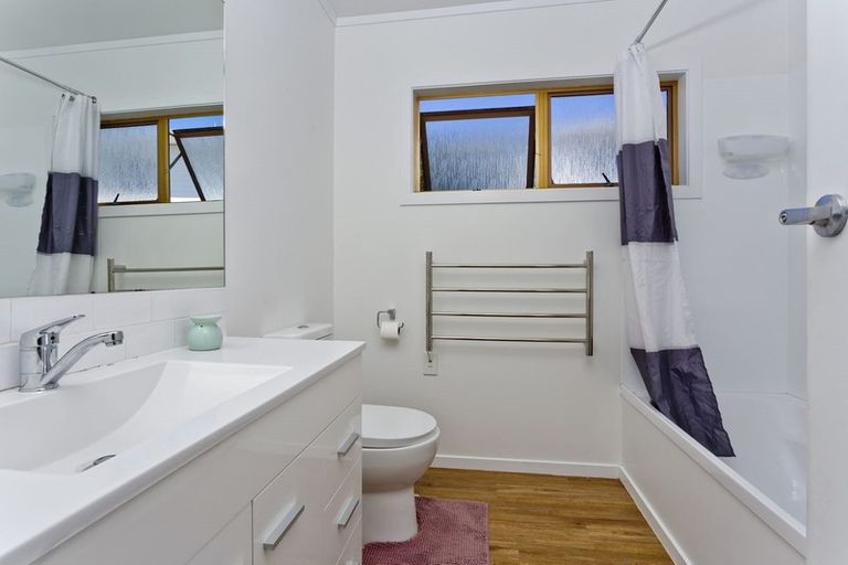 Photo of property in 39a Brian Crescent, Stanmore Bay, Whangaparaoa, 0932