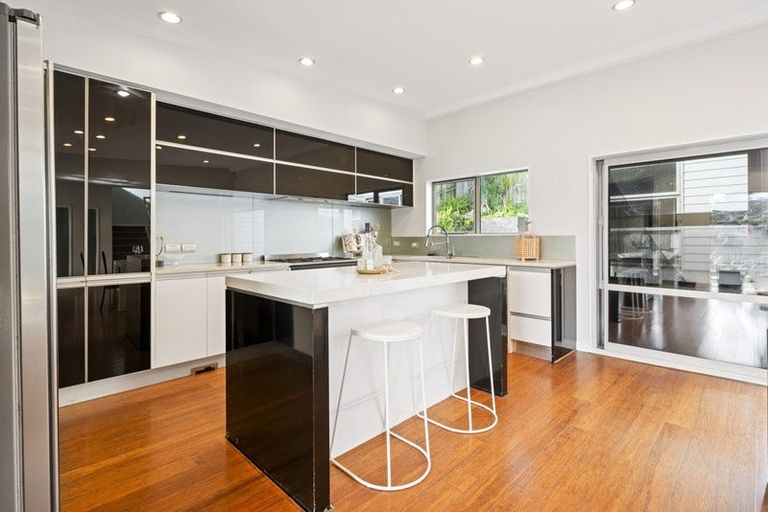 Photo of property in 10 Bayside Drive, Browns Bay, Auckland, 0630