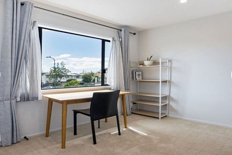 Photo of property in 8/2 Armoy Drive, East Tamaki, Auckland, 2016