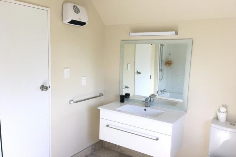 Photo of property in 33b Lochee Road, Upper Riccarton, Christchurch, 8041