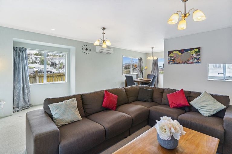 Photo of property in 41 Loughanure Place, Massey, Auckland, 0614