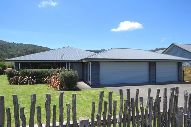 Photo of property in 32 Victoria Street, Coromandel, 3506