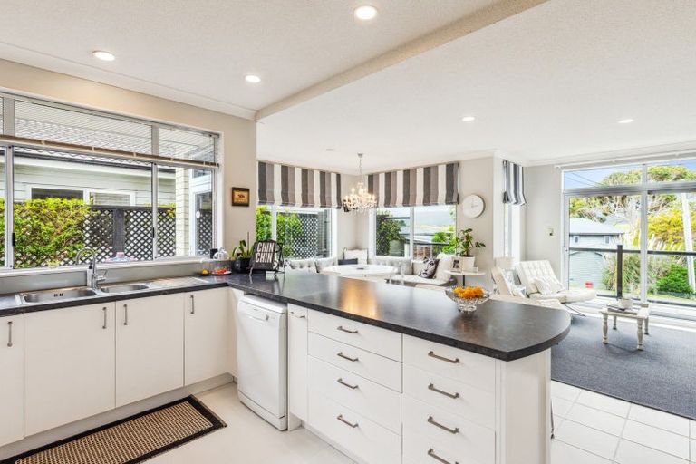 Photo of property in 47 Golf Road, Paraparaumu Beach, Paraparaumu, 5032