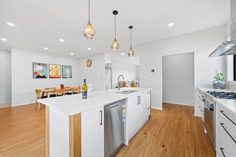 Photo of property in 2 Gemscott Crescent, Huapai, Kumeu, 0810