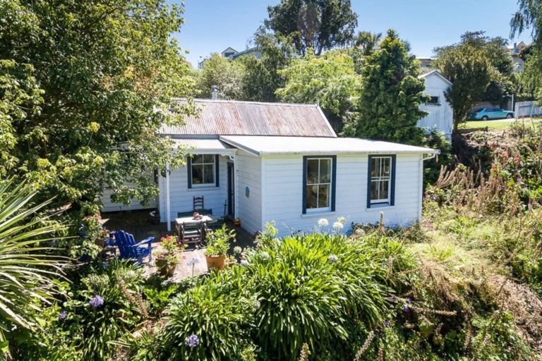 Photo of property in 1 Harvey Road, Bluff Hill, Napier, 4110