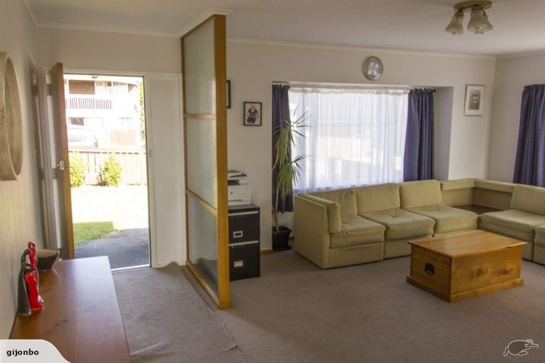 Photo of property in 82 Harrington Road, Henderson, Auckland, 0610