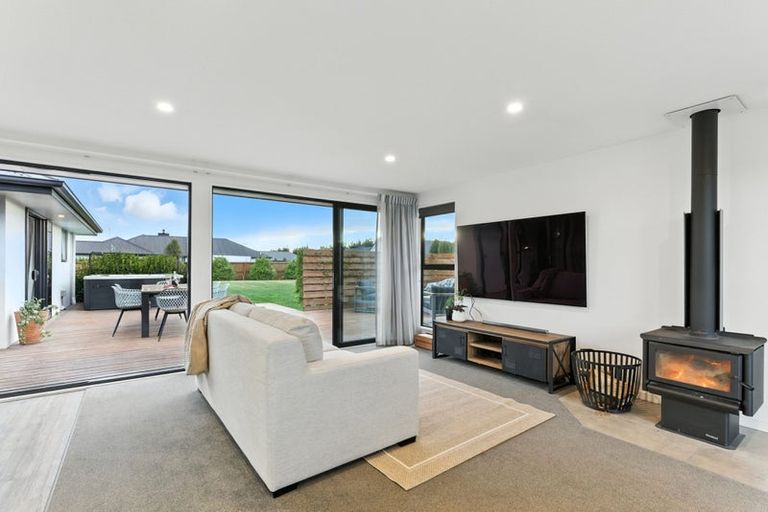 Photo of property in 33 Silver Peaks Drive, West Melton, 7618