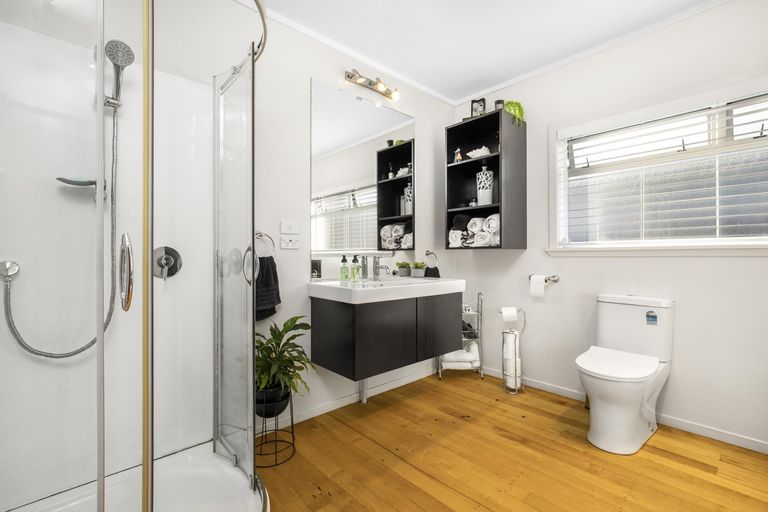 Photo of property in 5 Freshney Place, Hillpark, Auckland, 2102