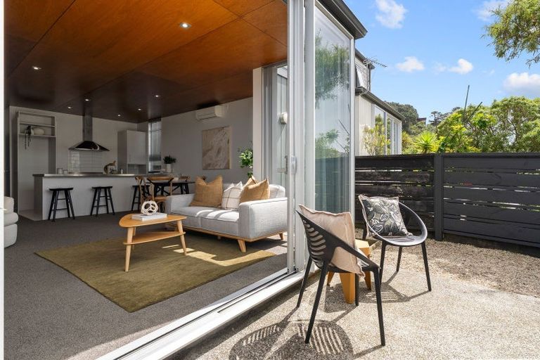 Photo of property in 12/3 Severn Street, Island Bay, Wellington, 6023