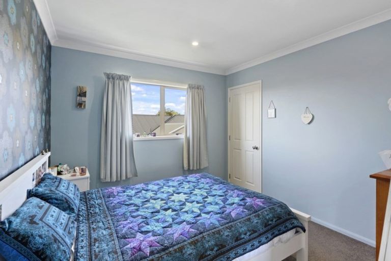 Photo of property in 28 Coolspring Way, Redwood, Christchurch, 8051