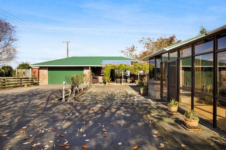 Photo of property in 44 Rawhitiroa Road, Eltham, 4322