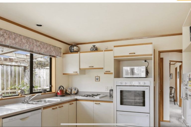 Photo of property in 8 Scorian Close, Karori, Wellington, 6012