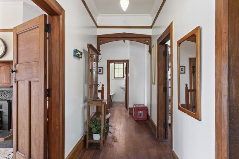 Photo of property in 45 Palliser Road, Roseneath, Wellington, 6011