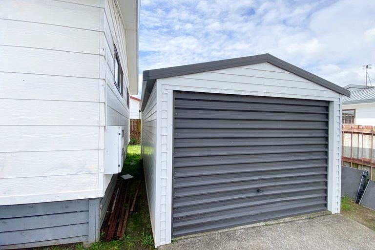 Photo of property in 3/11 Barneys Farm Road, Clendon Park, Auckland, 2103