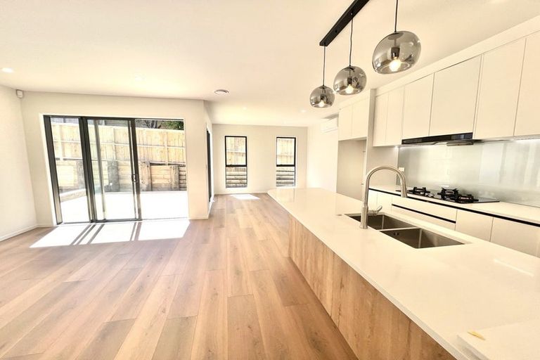 Photo of property in 20b Clovelly Road, Bucklands Beach, Auckland, 2012