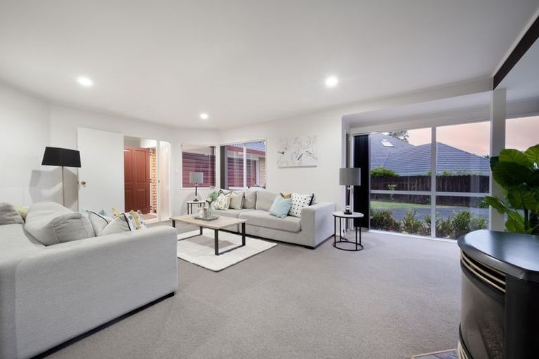 Photo of property in 27 Eiger Place, Northpark, Auckland, 2013